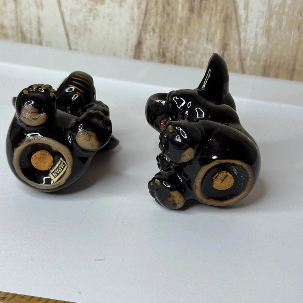 Vintage Black Elephant Salt and Pepper Shakers Japan Red Ears Cute‎ Collectible